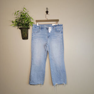 NEW American Eagle High Rise Kick Boot Crop Light Wash Frayed Cropped AE 16